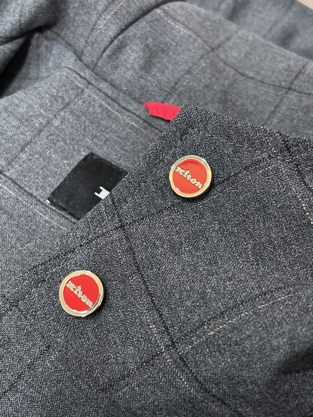 秋冬新款Kiton羊毛格子外套，精英男士必备商务休闲连帽夹克。极致简约且魅力十足的现象级单品，文艺十足的