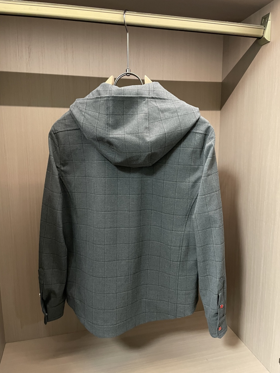 秋冬新款Kiton羊毛格子外套，精英男士必备商务休闲连帽夹克。极致简约且魅力十足的现象级单品，文艺十足的