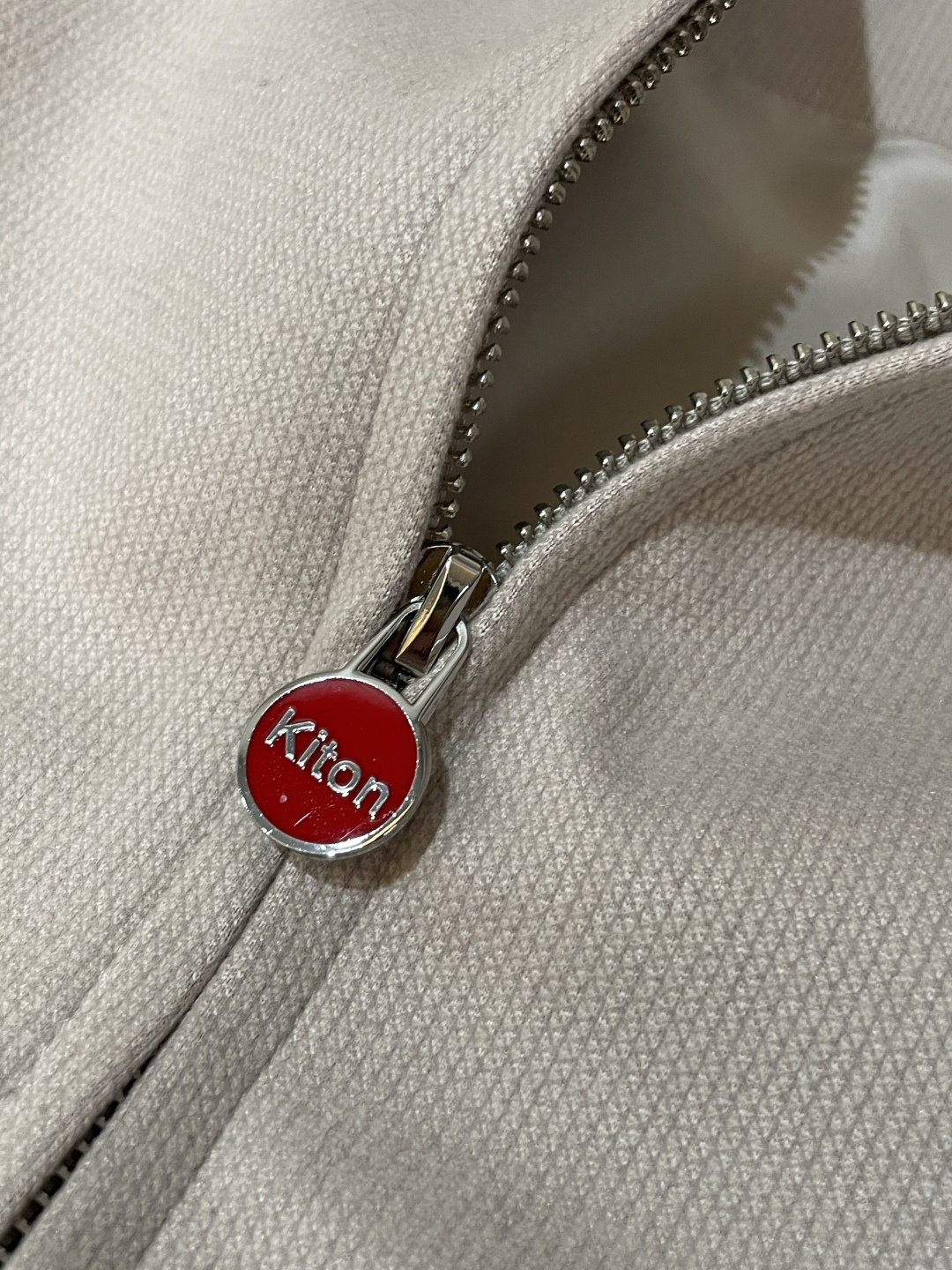 秋冬新款Kiton老钱风毛呢外套，精英男士必备商务短款翻领夹克。意大利代工出品，领先各大买手店发布。极致