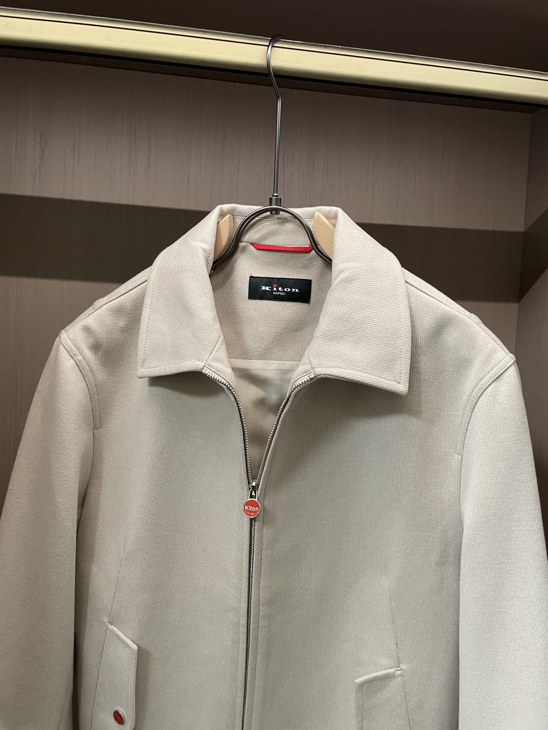 秋冬新款Kiton老钱风毛呢外套，精英男士必备商务短款翻领夹克。意大利代工出品，领先各大买手店发布。极致