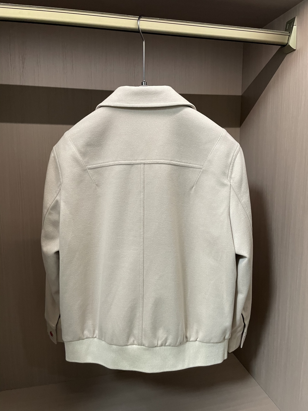 秋冬新款Kiton老钱风毛呢外套，精英男士必备商务短款翻领夹克。意大利代工出品，领先各大买手店发布。极致