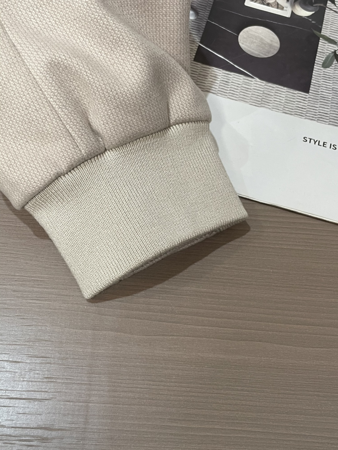 秋冬新款Kiton老钱风毛呢外套，精英男士必备商务短款翻领夹克。意大利代工出品，领先各大买手店发布。极致