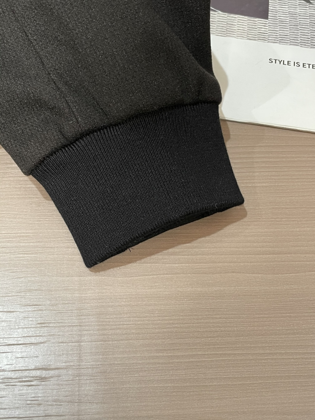 秋冬新款Kiton老钱风毛呢外套，精英男士必备商务短款翻领夹克。意大利代工出品，领先各大买手店发布。极致