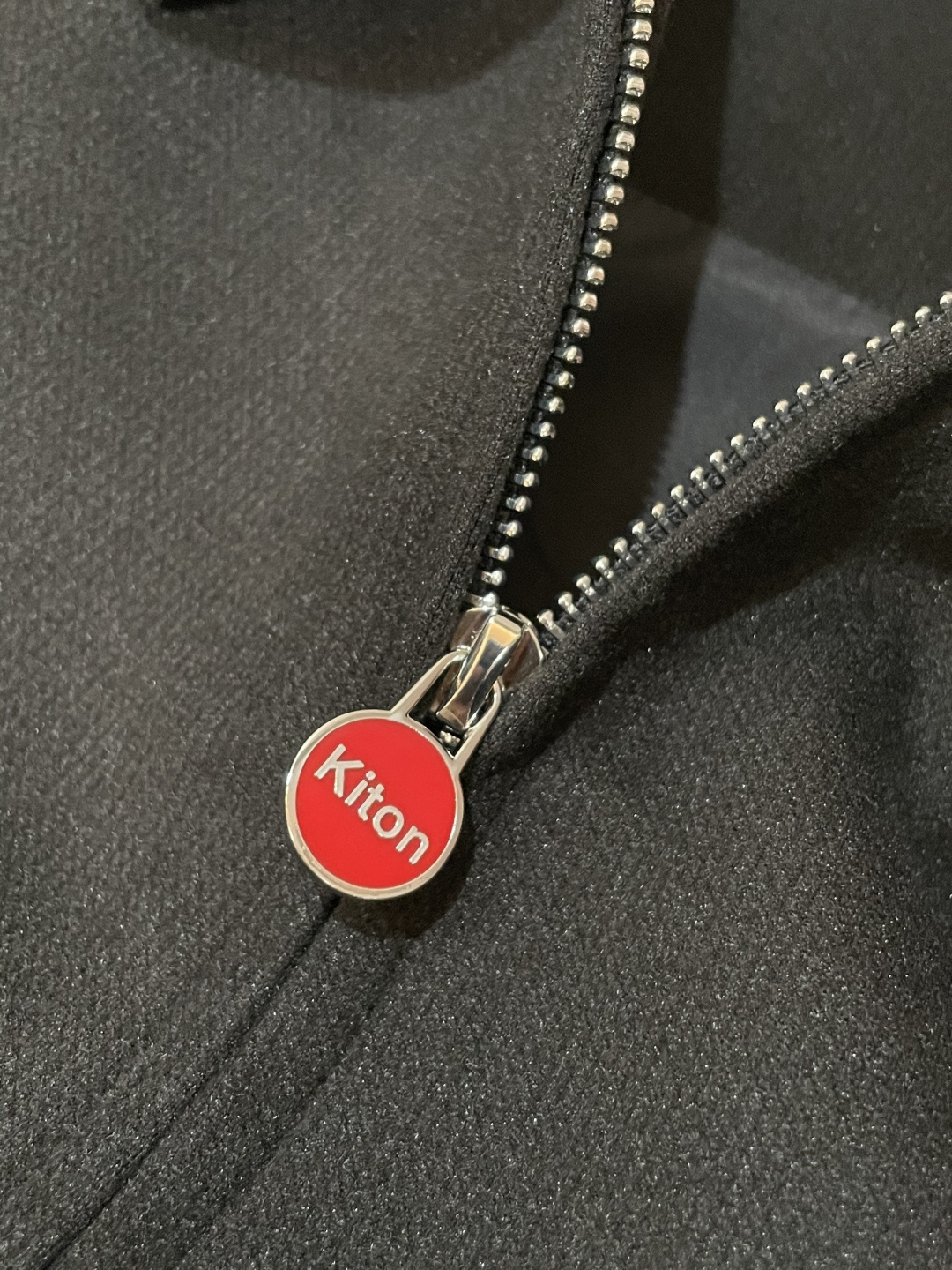 秋冬新款Kiton老钱风毛呢外套，精英男士必备商务短款翻领夹克。意大利代工出品，领先各大买手店发布。极致