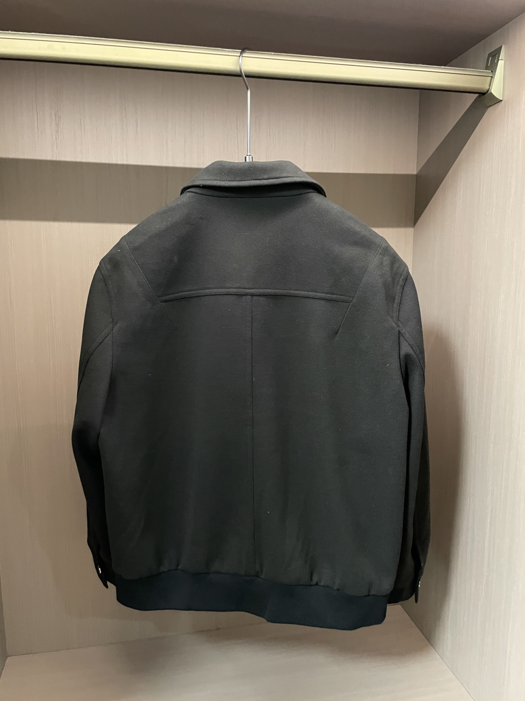 秋冬新款Kiton老钱风毛呢外套，精英男士必备商务短款翻领夹克。意大利代工出品，领先各大买手店发布。极致