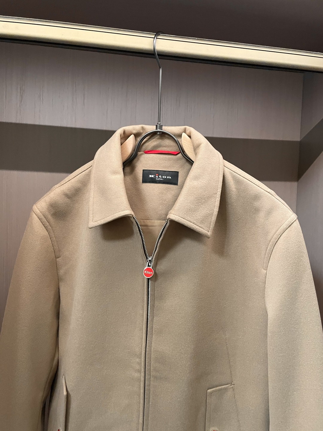 秋冬新款Kiton老钱风毛呢外套，精英男士必备商务短款翻领夹克。意大利代工出品，领先各大买手店发布。极致