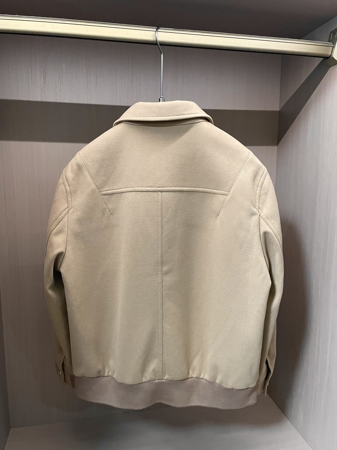 秋冬新款Kiton老钱风毛呢外套，精英男士必备商务短款翻领夹克。意大利代工出品，领先各大买手店发布。极致