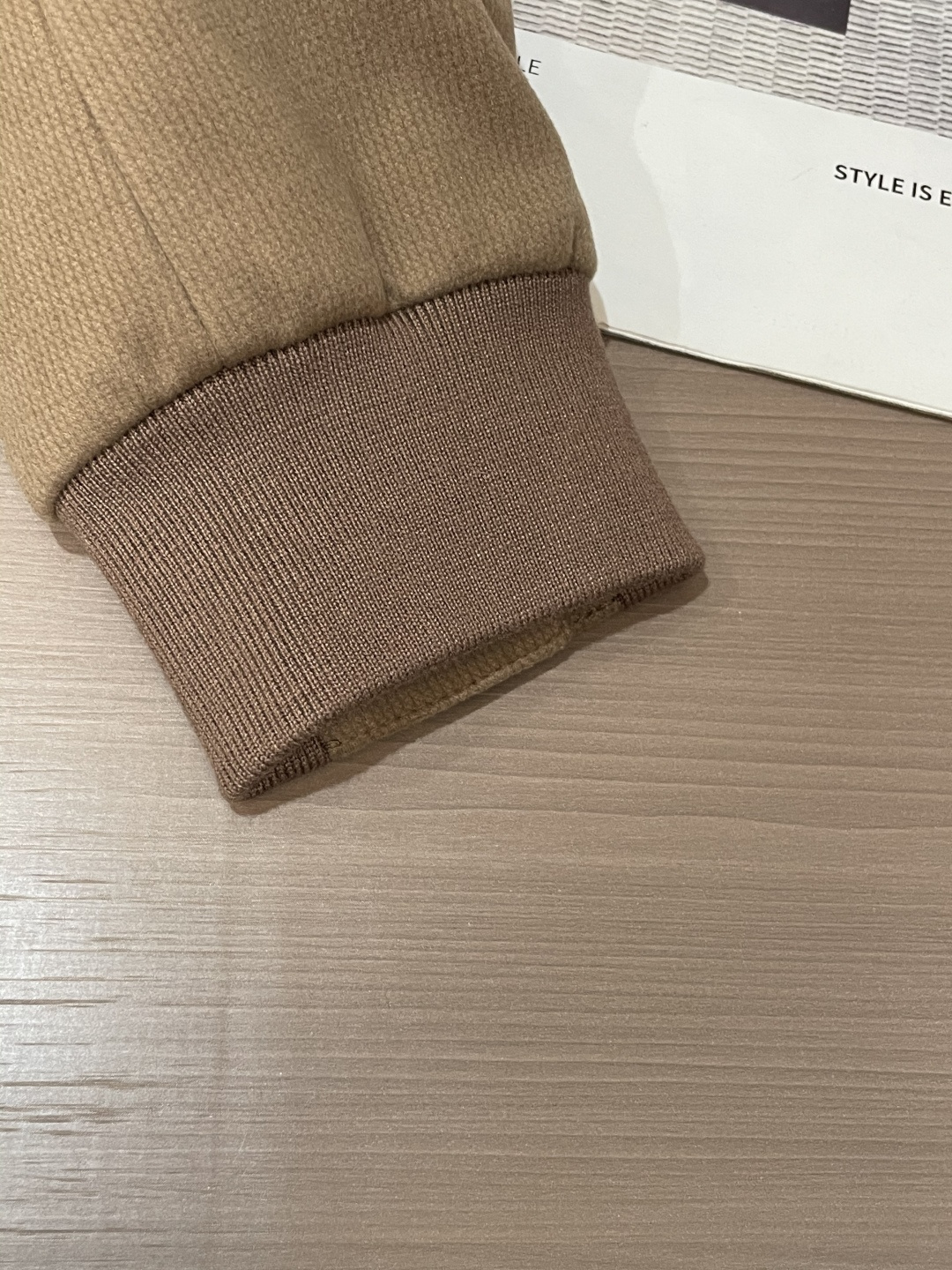 秋冬新款Kiton老钱风毛呢外套，精英男士必备商务短款翻领夹克。意大利代工出品，领先各大买手店发布。极致