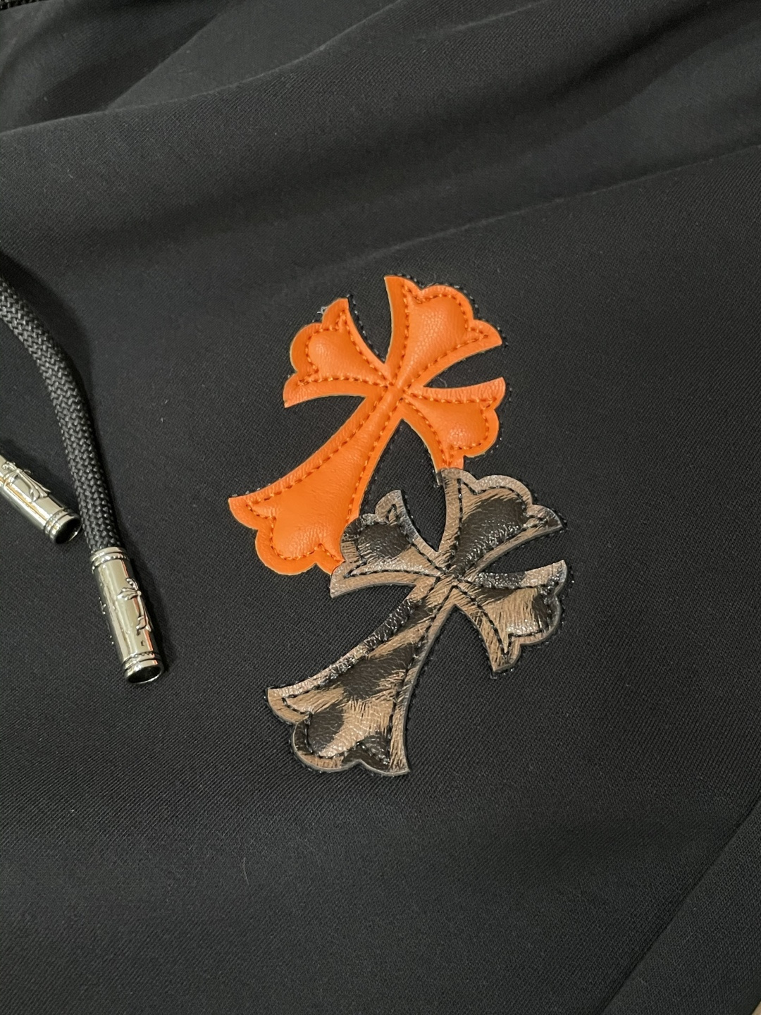 克罗心 2025秋冬新款休闲裤！官网同步发售。品牌经典LOGO休闲裤 ，定制面料，舒适度极好，手触感强烈