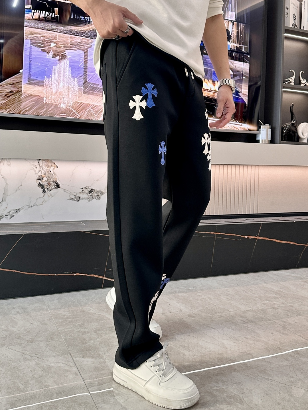 克罗心 2025秋冬新款休闲裤！官网同步发售。品牌经典LOGO休闲裤 ，定制面料，舒适度极好，手触感强烈