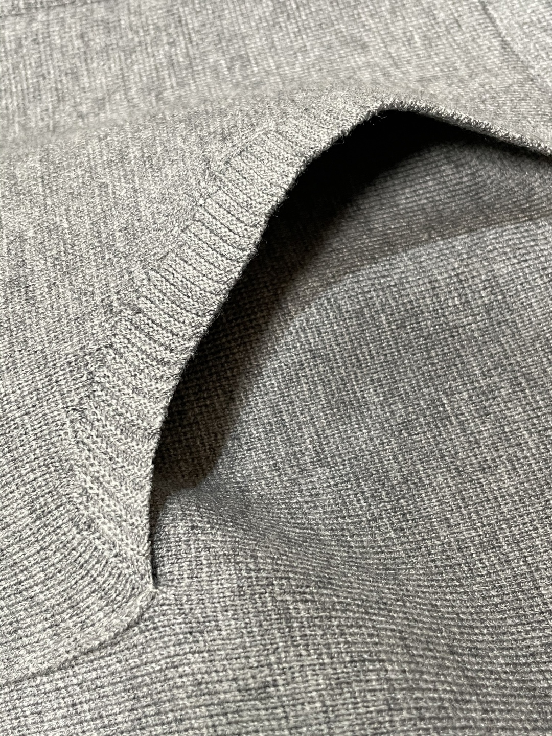 TB 新款开衫针织毛衣！经典永不过时！外观简洁干净，秋日可以单穿，深冬最为内搭！定制进口高支数羊毛混纺面