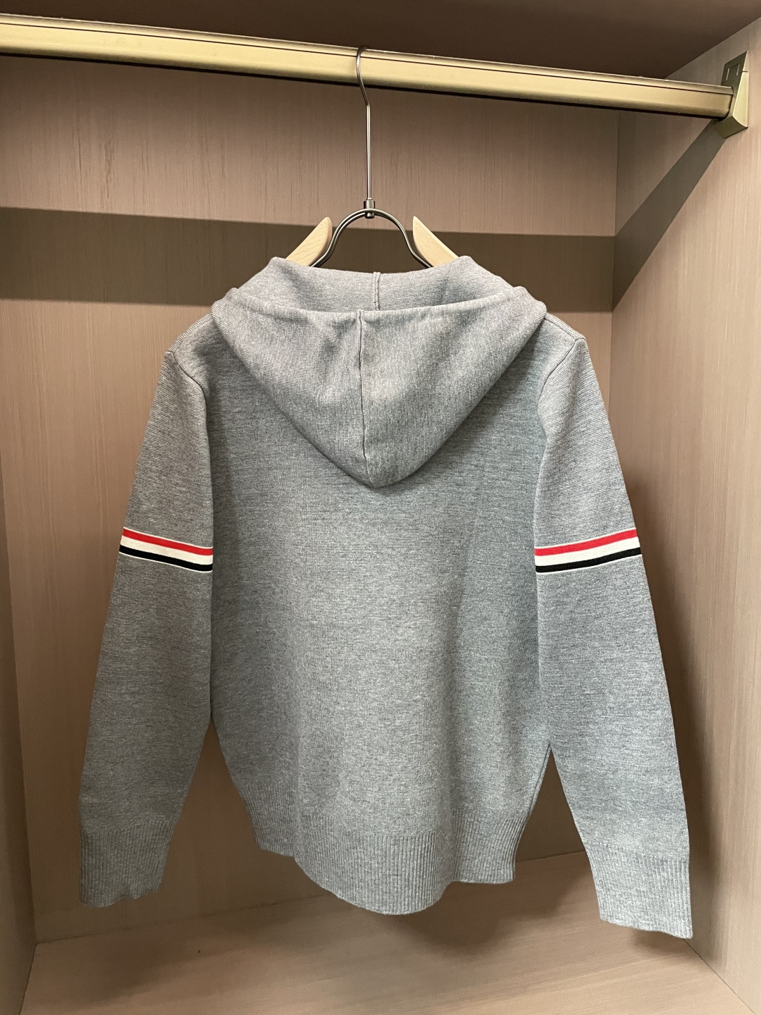 TB 新款开衫针织毛衣！经典永不过时！外观简洁干净，秋日可以单穿，深冬最为内搭！定制进口高支数羊毛混纺面