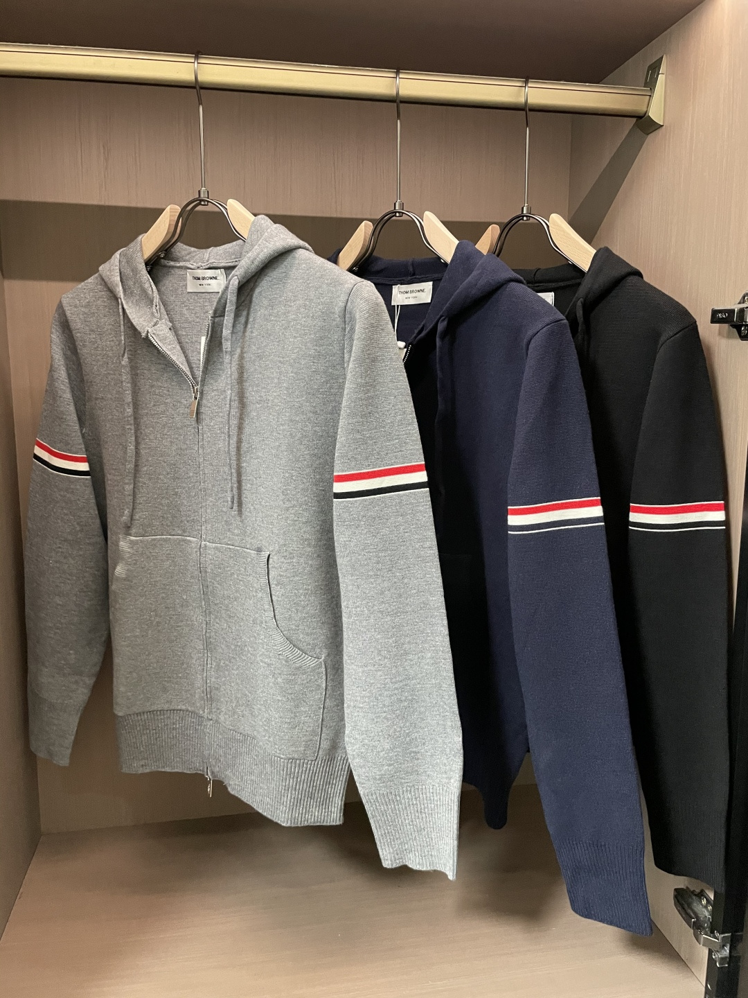 TB 新款开衫针织毛衣！经典永不过时！外观简洁干净，秋日可以单穿，深冬最为内搭！定制进口高支数羊毛混纺面