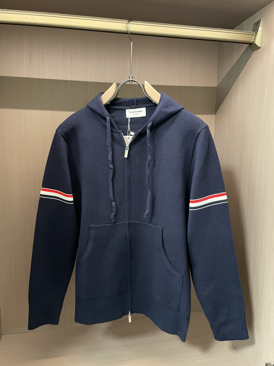 TB 新款开衫针织毛衣！经典永不过时！外观简洁干净，秋日可以单穿，深冬最为内搭！定制进口高支数羊毛混纺面