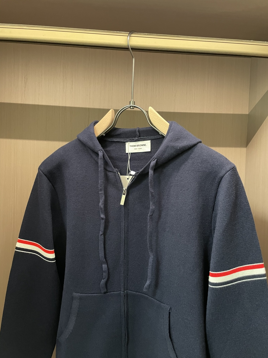 TB 新款开衫针织毛衣！经典永不过时！外观简洁干净，秋日可以单穿，深冬最为内搭！定制进口高支数羊毛混纺面