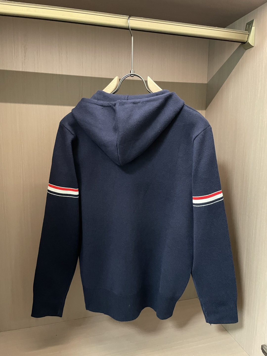 TB 新款开衫针织毛衣！经典永不过时！外观简洁干净，秋日可以单穿，深冬最为内搭！定制进口高支数羊毛混纺面