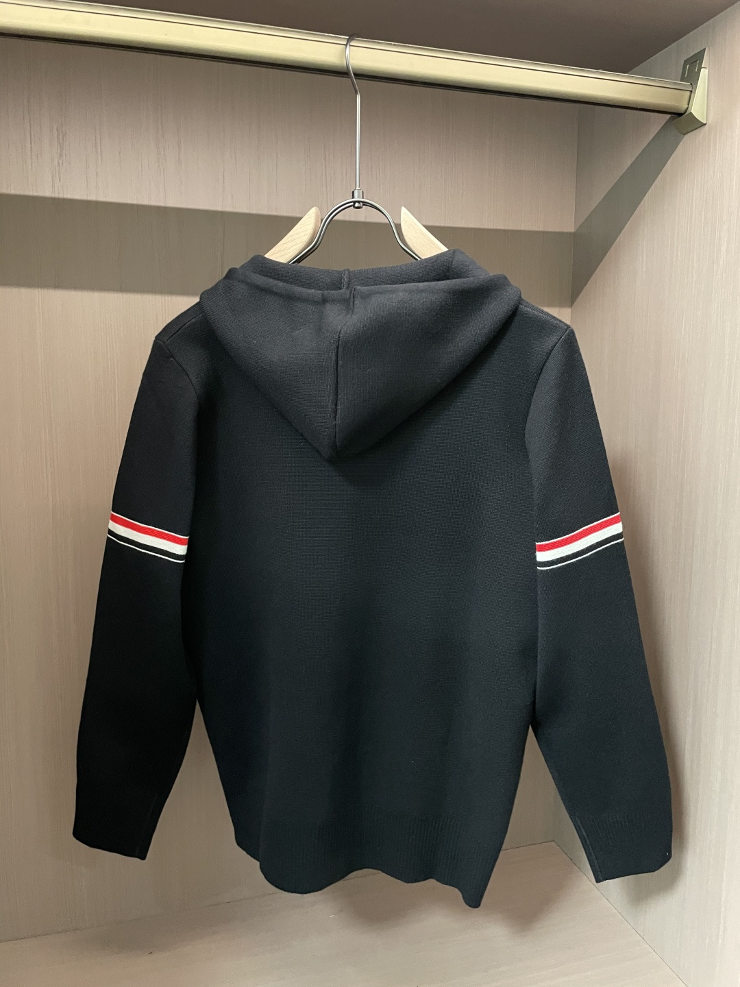 TB 新款开衫针织毛衣！经典永不过时！外观简洁干净，秋日可以单穿，深冬最为内搭！定制进口高支数羊毛混纺面