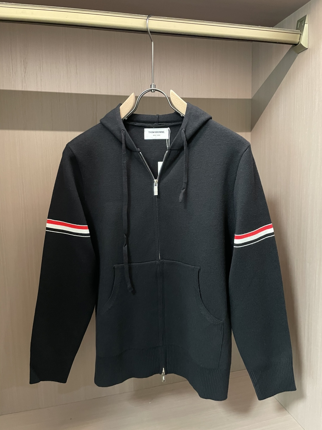 TB 新款开衫针织毛衣！经典永不过时！外观简洁干净，秋日可以单穿，深冬最为内搭！定制进口高支数羊毛混纺面