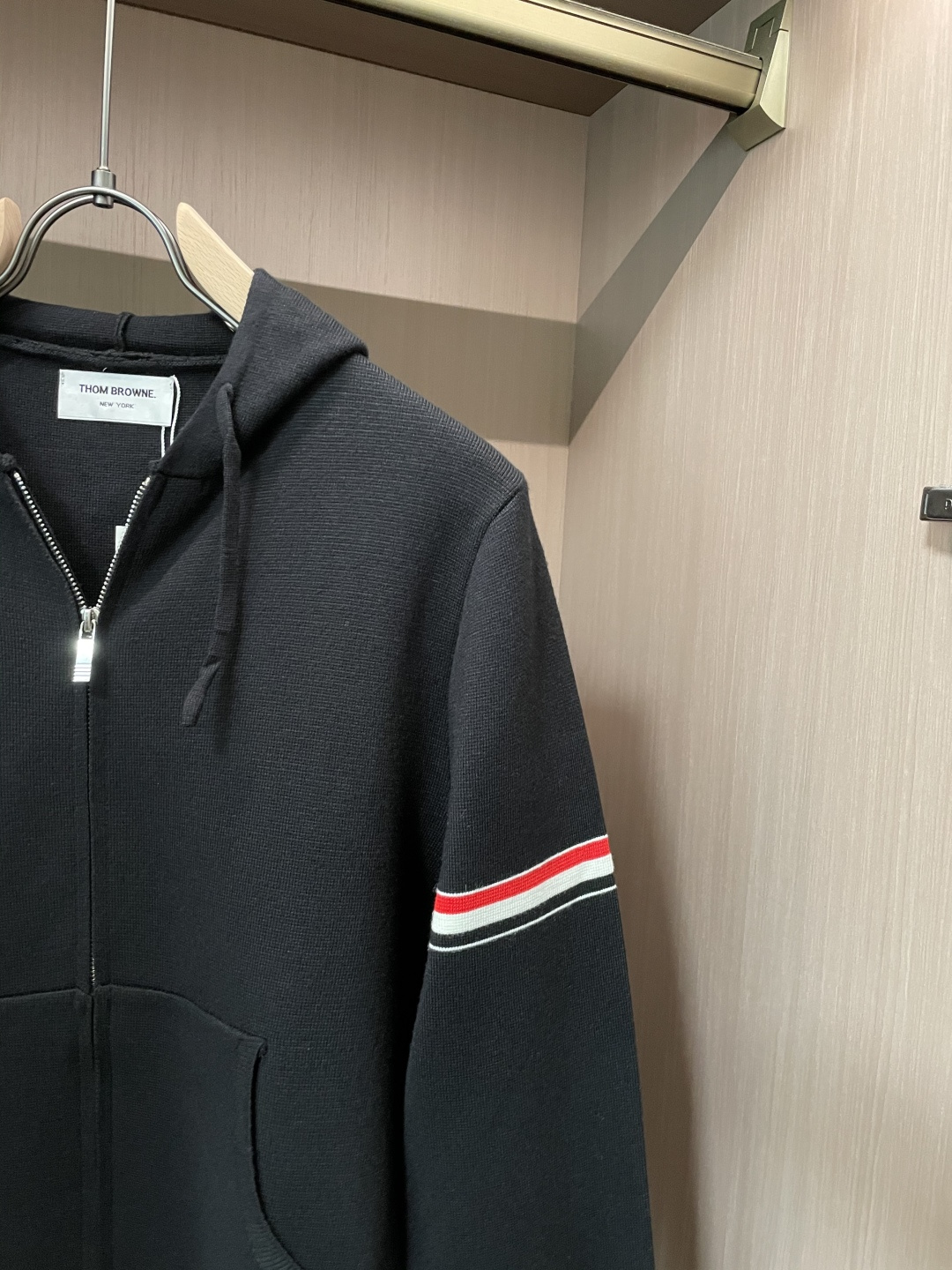 TB 新款开衫针织毛衣！经典永不过时！外观简洁干净，秋日可以单穿，深冬最为内搭！定制进口高支数羊毛混纺面