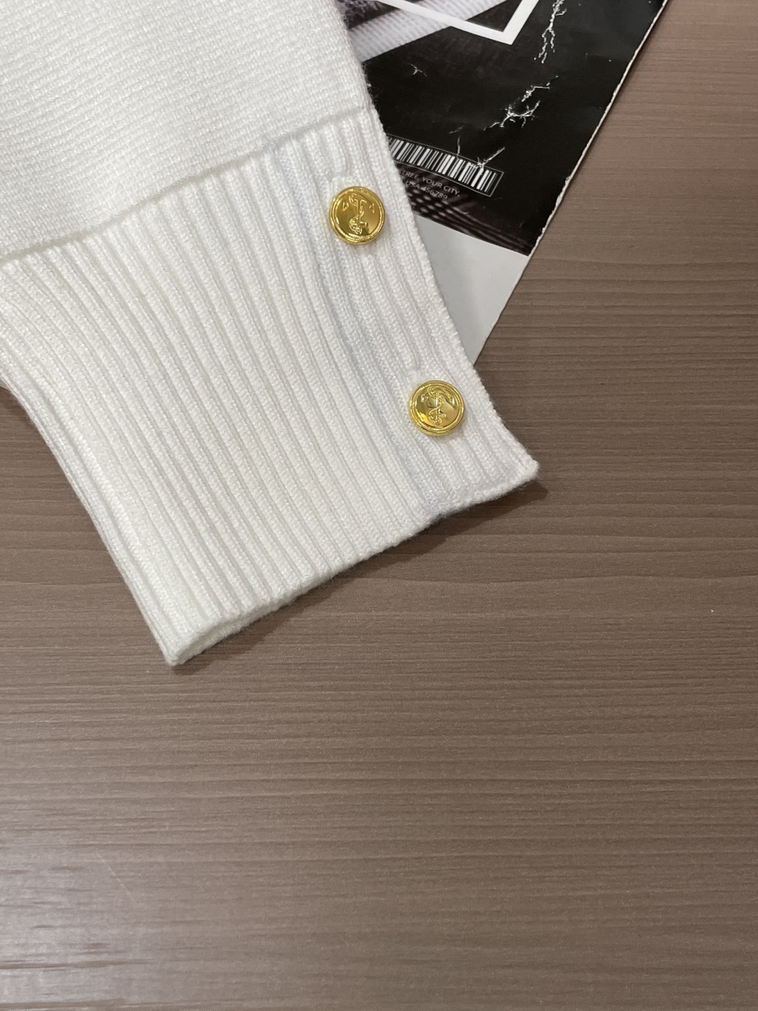 TB 新款开衫针织毛衣！经典永不过时！外观简洁干净，秋日可以单穿，深冬最为内搭！定制进口高支数羊毛混纺面