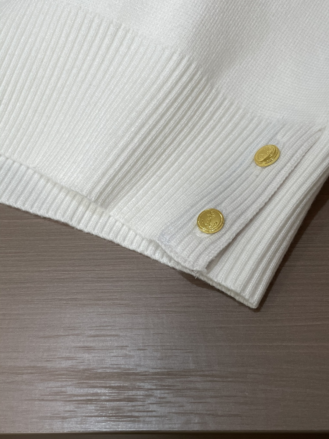 TB 新款开衫针织毛衣！经典永不过时！外观简洁干净，秋日可以单穿，深冬最为内搭！定制进口高支数羊毛混纺面