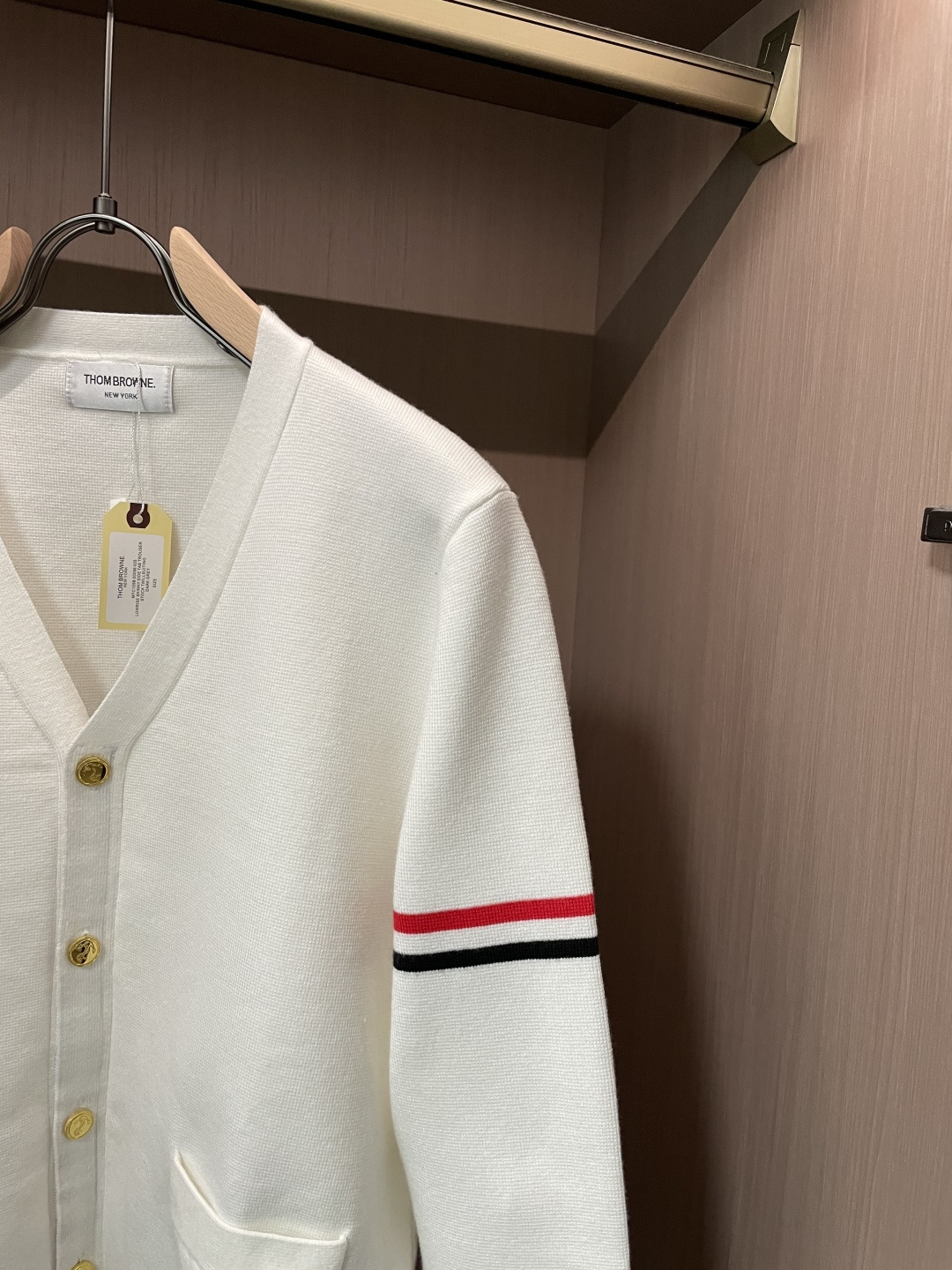 TB 新款开衫针织毛衣！经典永不过时！外观简洁干净，秋日可以单穿，深冬最为内搭！定制进口高支数羊毛混纺面