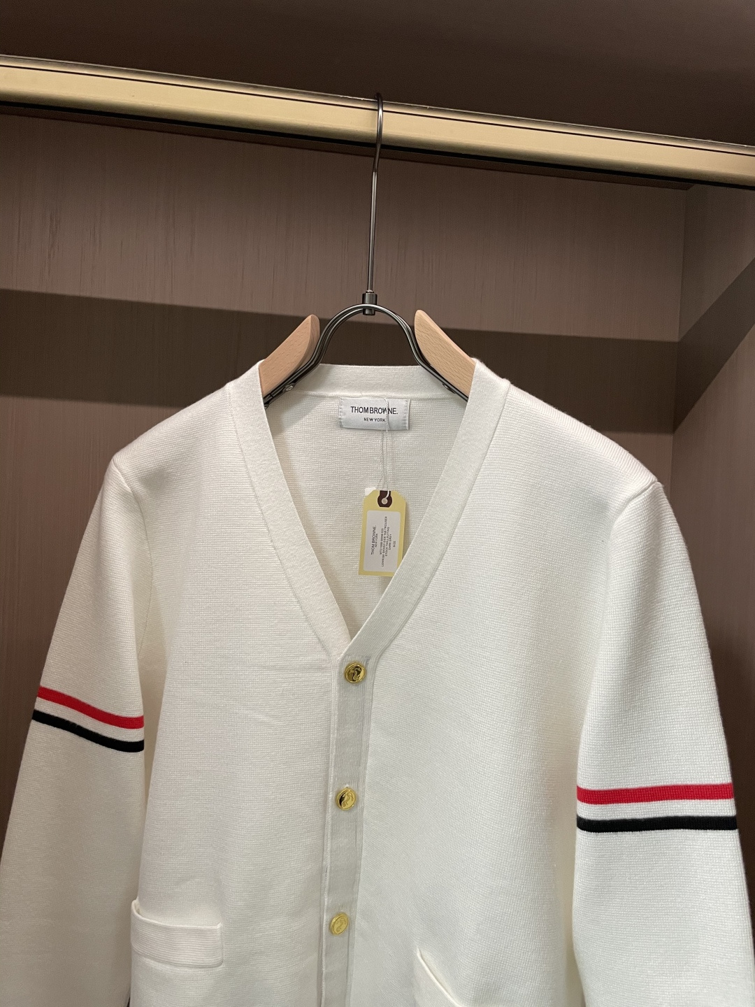 TB 新款开衫针织毛衣！经典永不过时！外观简洁干净，秋日可以单穿，深冬最为内搭！定制进口高支数羊毛混纺面