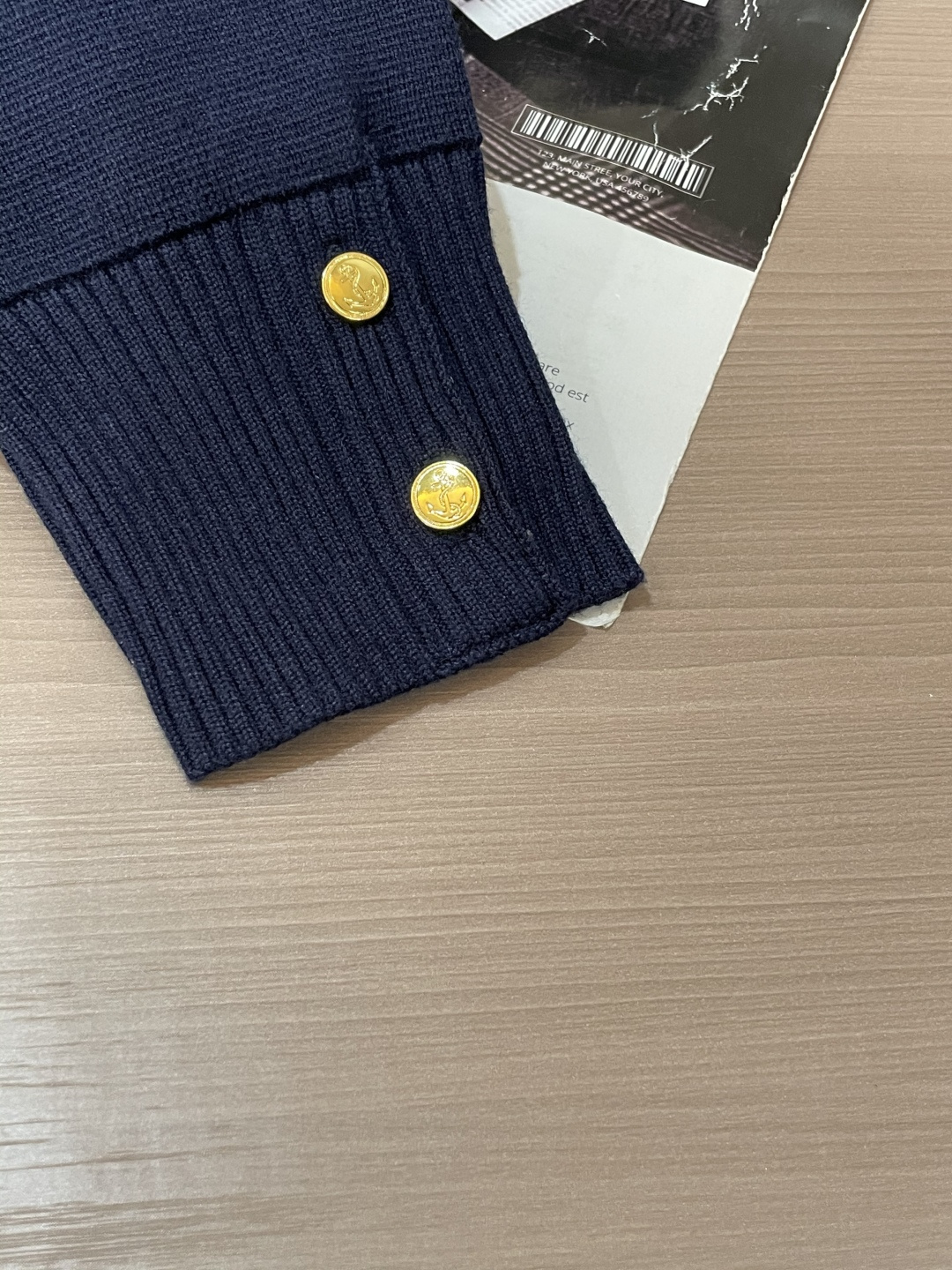 TB 新款开衫针织毛衣！经典永不过时！外观简洁干净，秋日可以单穿，深冬最为内搭！定制进口高支数羊毛混纺面