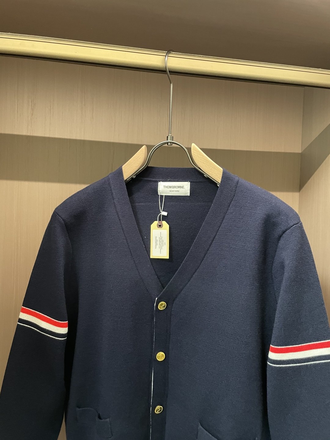 TB 新款开衫针织毛衣！经典永不过时！外观简洁干净，秋日可以单穿，深冬最为内搭！定制进口高支数羊毛混纺面