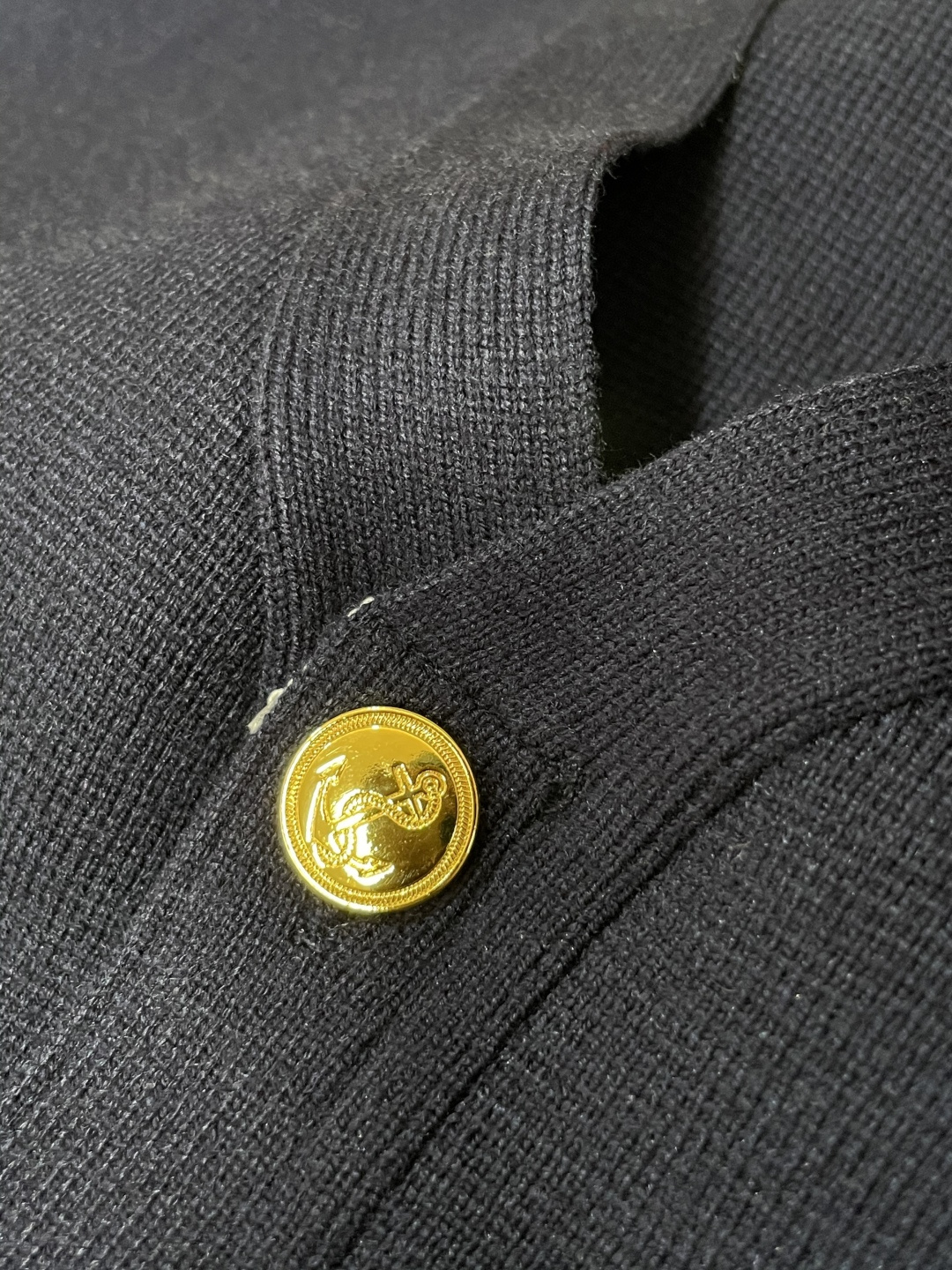 TB 新款开衫针织毛衣！经典永不过时！外观简洁干净，秋日可以单穿，深冬最为内搭！定制进口高支数羊毛混纺面