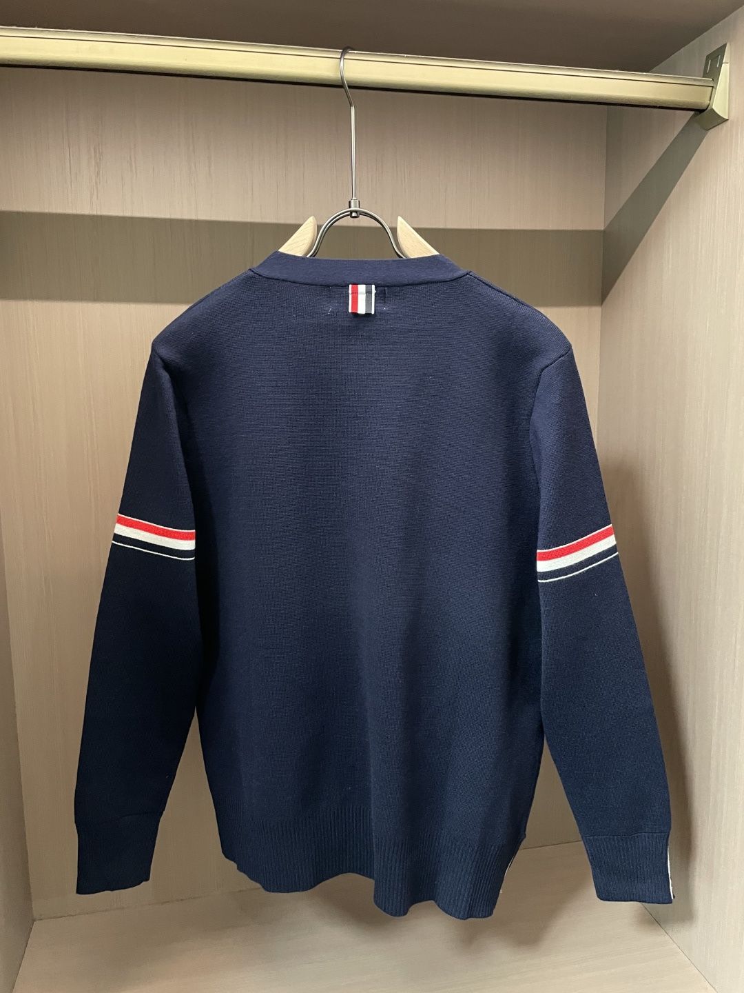 TB 新款开衫针织毛衣！经典永不过时！外观简洁干净，秋日可以单穿，深冬最为内搭！定制进口高支数羊毛混纺面