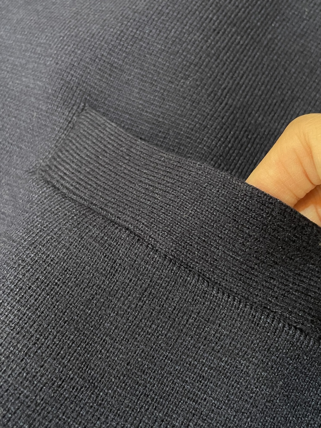 TB 新款开衫针织毛衣！经典永不过时！外观简洁干净，秋日可以单穿，深冬最为内搭！定制进口高支数羊毛混纺面