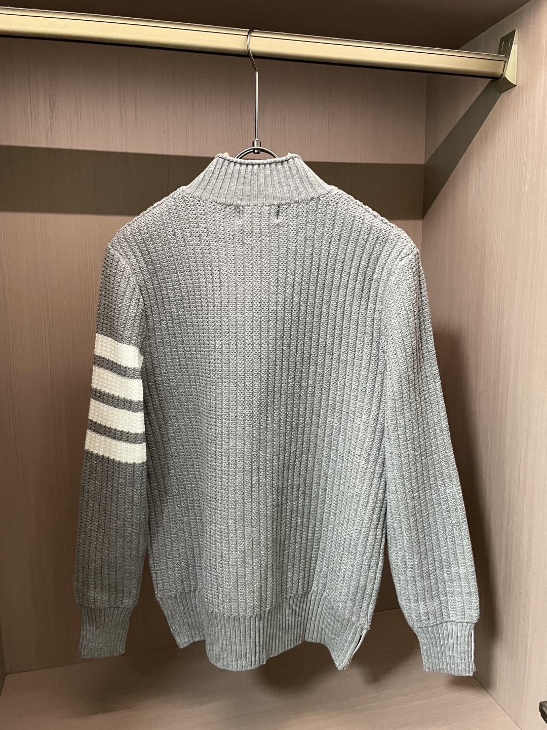 TB 新款针织毛衣！经典永不过时！外观简洁干净，秋日可以单穿，深冬最为内搭！定制进口高支数羊毛混纺面料，