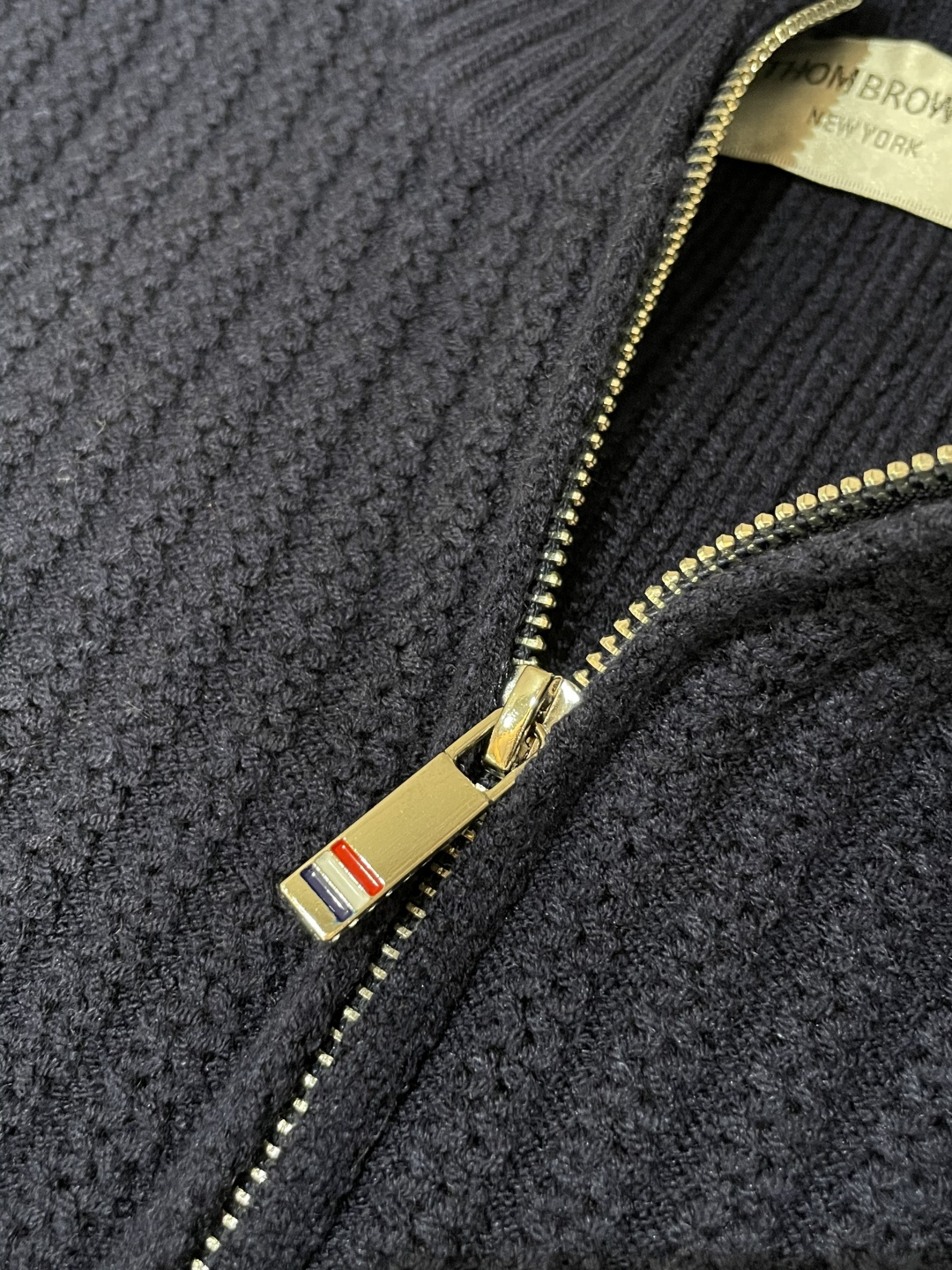 TB 新款针织毛衣！经典永不过时！外观简洁干净，秋日可以单穿，深冬最为内搭！定制进口高支数羊毛混纺面料，