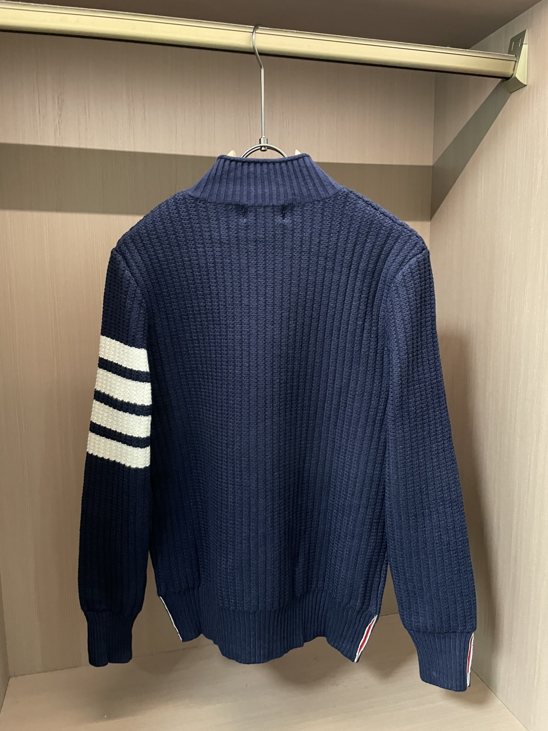 TB 新款针织毛衣！经典永不过时！外观简洁干净，秋日可以单穿，深冬最为内搭！定制进口高支数羊毛混纺面料，