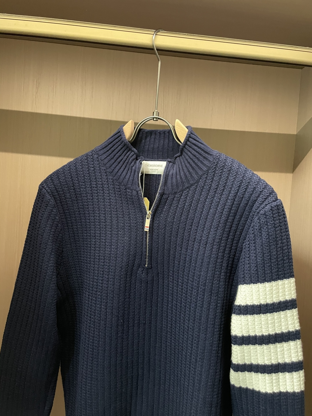 TB 新款针织毛衣！经典永不过时！外观简洁干净，秋日可以单穿，深冬最为内搭！定制进口高支数羊毛混纺面料，