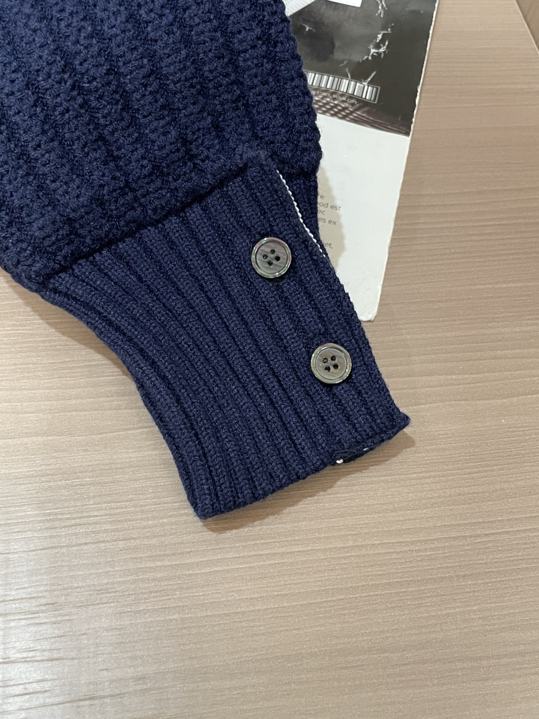 TB 新款针织毛衣！经典永不过时！外观简洁干净，秋日可以单穿，深冬最为内搭！定制进口高支数羊毛混纺面料，