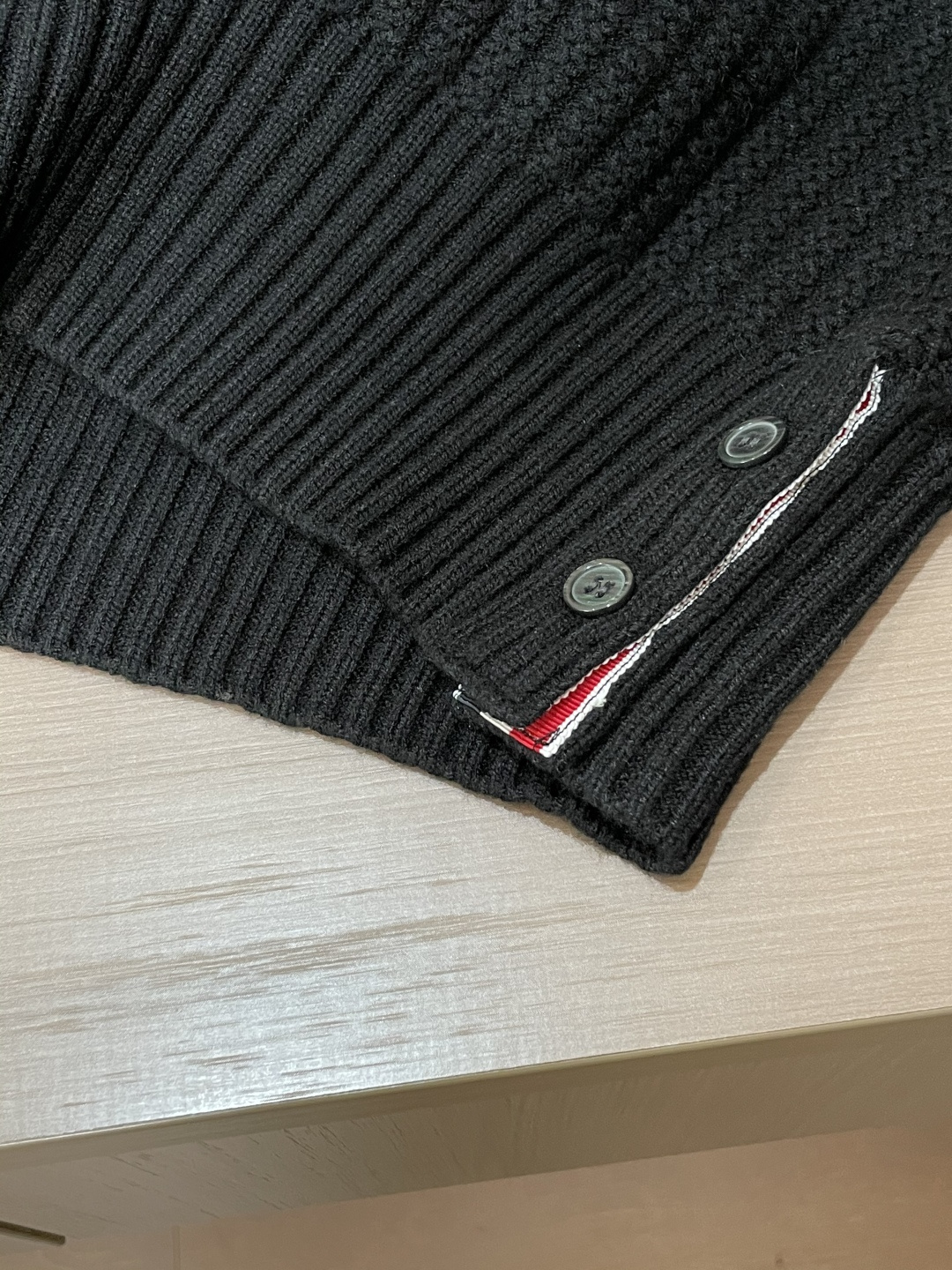 TB 新款针织毛衣！经典永不过时！外观简洁干净，秋日可以单穿，深冬最为内搭！定制进口高支数羊毛混纺面料，