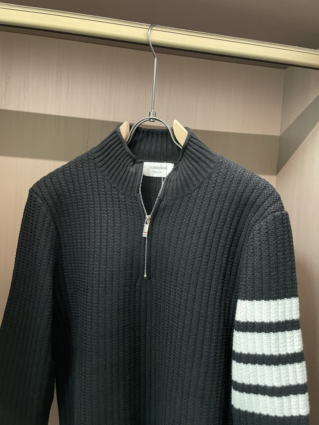 TB 新款针织毛衣！经典永不过时！外观简洁干净，秋日可以单穿，深冬最为内搭！定制进口高支数羊毛混纺面料，