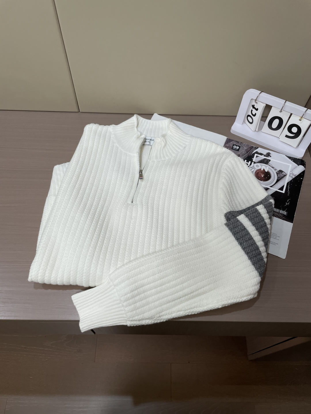 TB 新款针织毛衣！经典永不过时！外观简洁干净，秋日可以单穿，深冬最为内搭！定制进口高支数羊毛混纺面料，