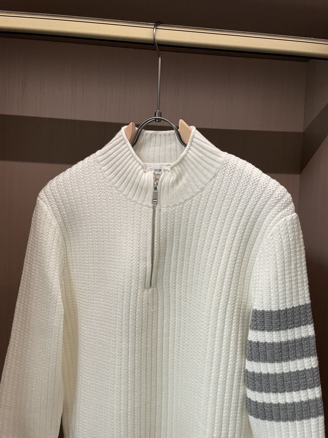 TB 新款针织毛衣！经典永不过时！外观简洁干净，秋日可以单穿，深冬最为内搭！定制进口高支数羊毛混纺面料，