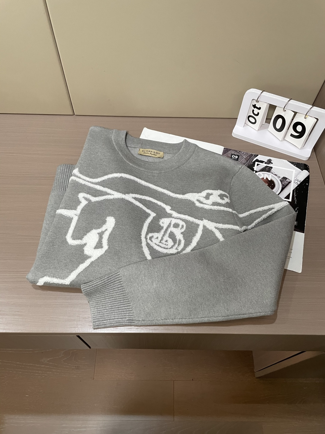 Bur 重磅推荐！2025aw秋冬新款 专柜同步 时尚经典针织衫 秋冬必备款 采用针织衫加厚毛衣，精致简