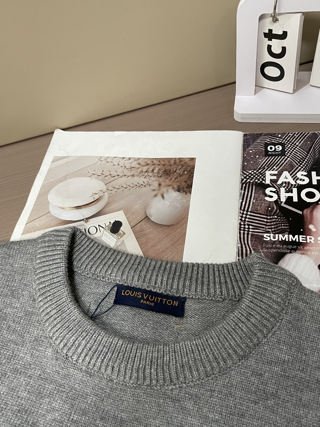 Lv 重磅推荐！2025aw秋冬新款 专柜同步 时尚经典针织衫 秋冬必备款 采用针织衫加厚毛衣，精致简洁