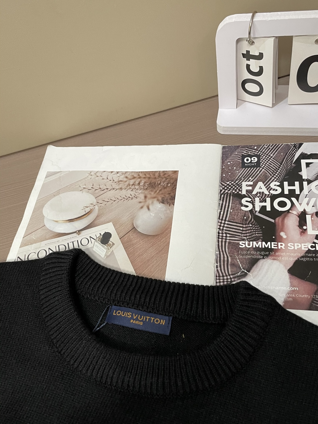 Lv 重磅推荐！2025aw秋冬新款 专柜同步 时尚经典针织衫 秋冬必备款 采用针织衫加厚毛衣，精致简洁