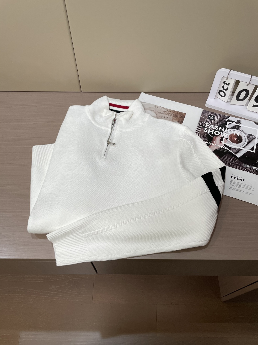 蒙口 新款针织毛衣！经典永不过时！外观简洁干净，秋日可以单穿，深冬最为内搭！定制进口高支数羊毛混纺面料，