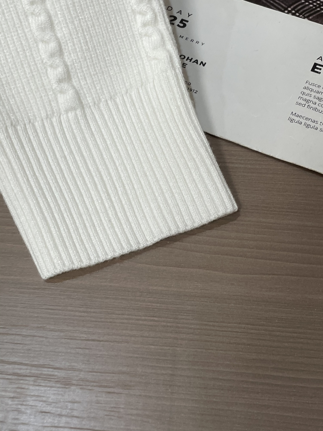 蒙口 新款针织毛衣！经典永不过时！外观简洁干净，秋日可以单穿，深冬最为内搭！定制进口高支数羊毛混纺面料，