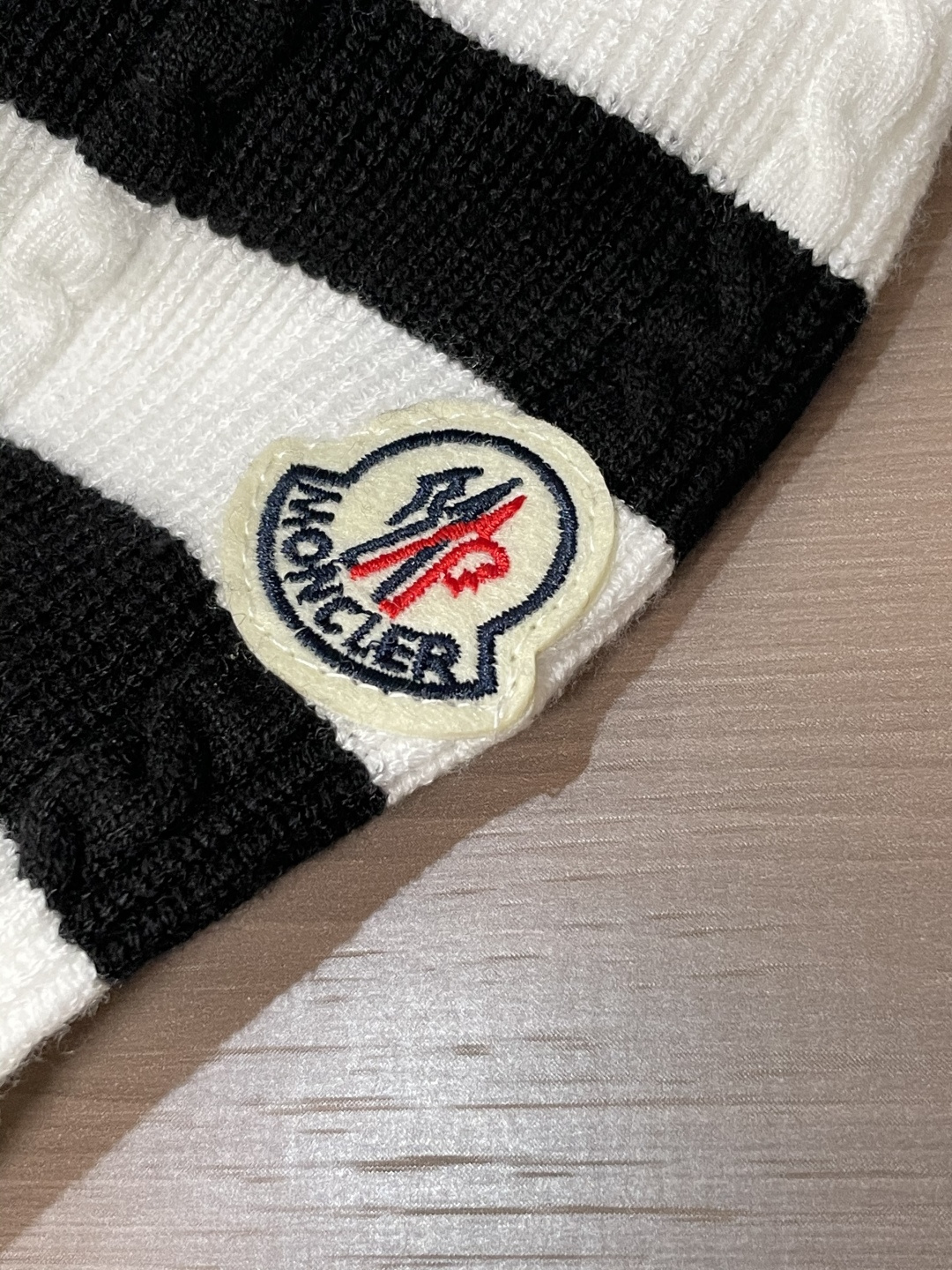 蒙口 新款针织毛衣！经典永不过时！外观简洁干净，秋日可以单穿，深冬最为内搭！定制进口高支数羊毛混纺面料，