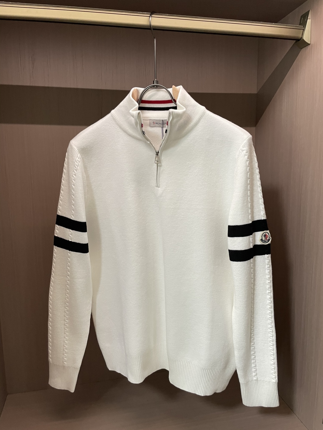 蒙口 新款针织毛衣！经典永不过时！外观简洁干净，秋日可以单穿，深冬最为内搭！定制进口高支数羊毛混纺面料，