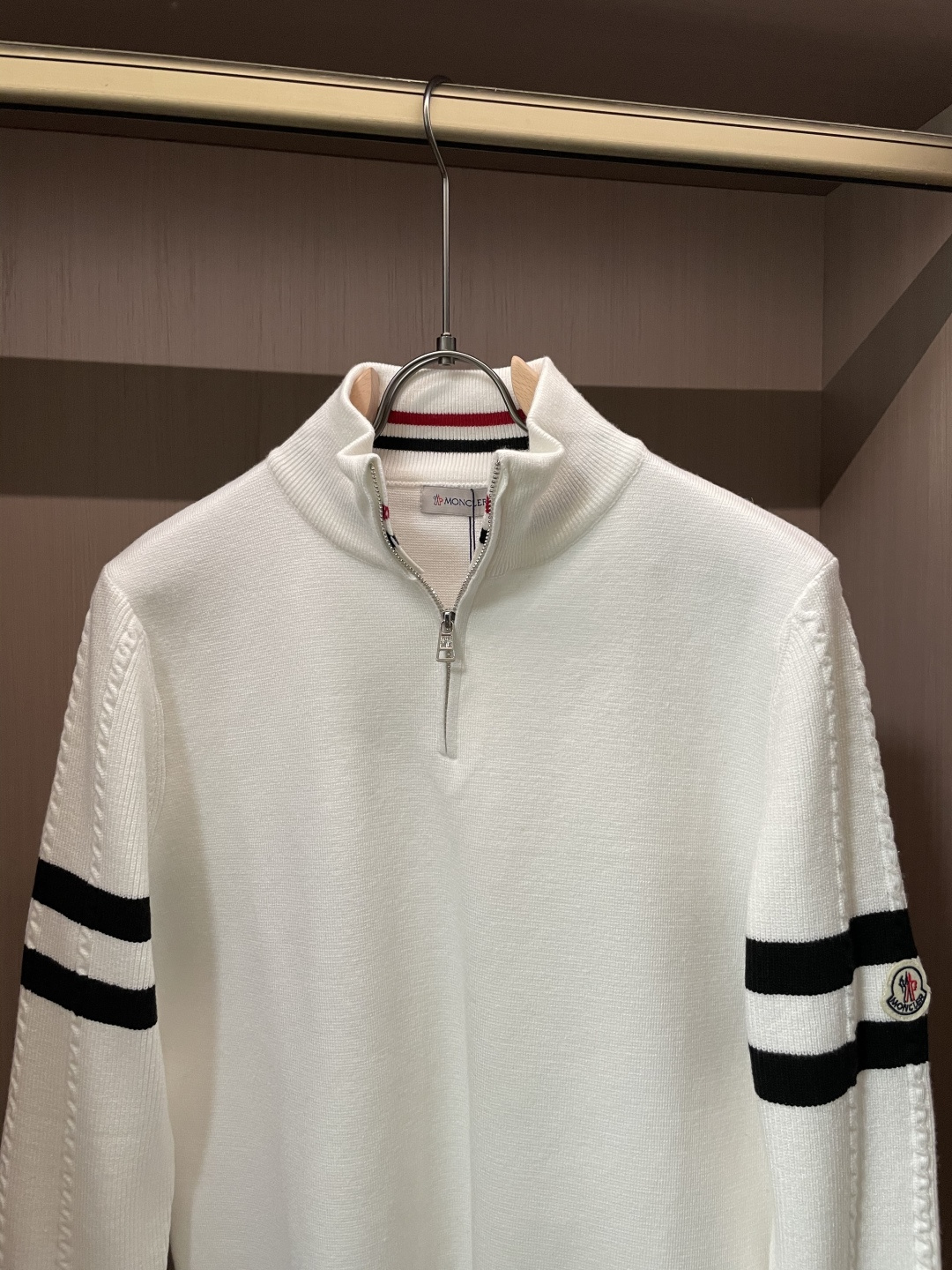 蒙口 新款针织毛衣！经典永不过时！外观简洁干净，秋日可以单穿，深冬最为内搭！定制进口高支数羊毛混纺面料，