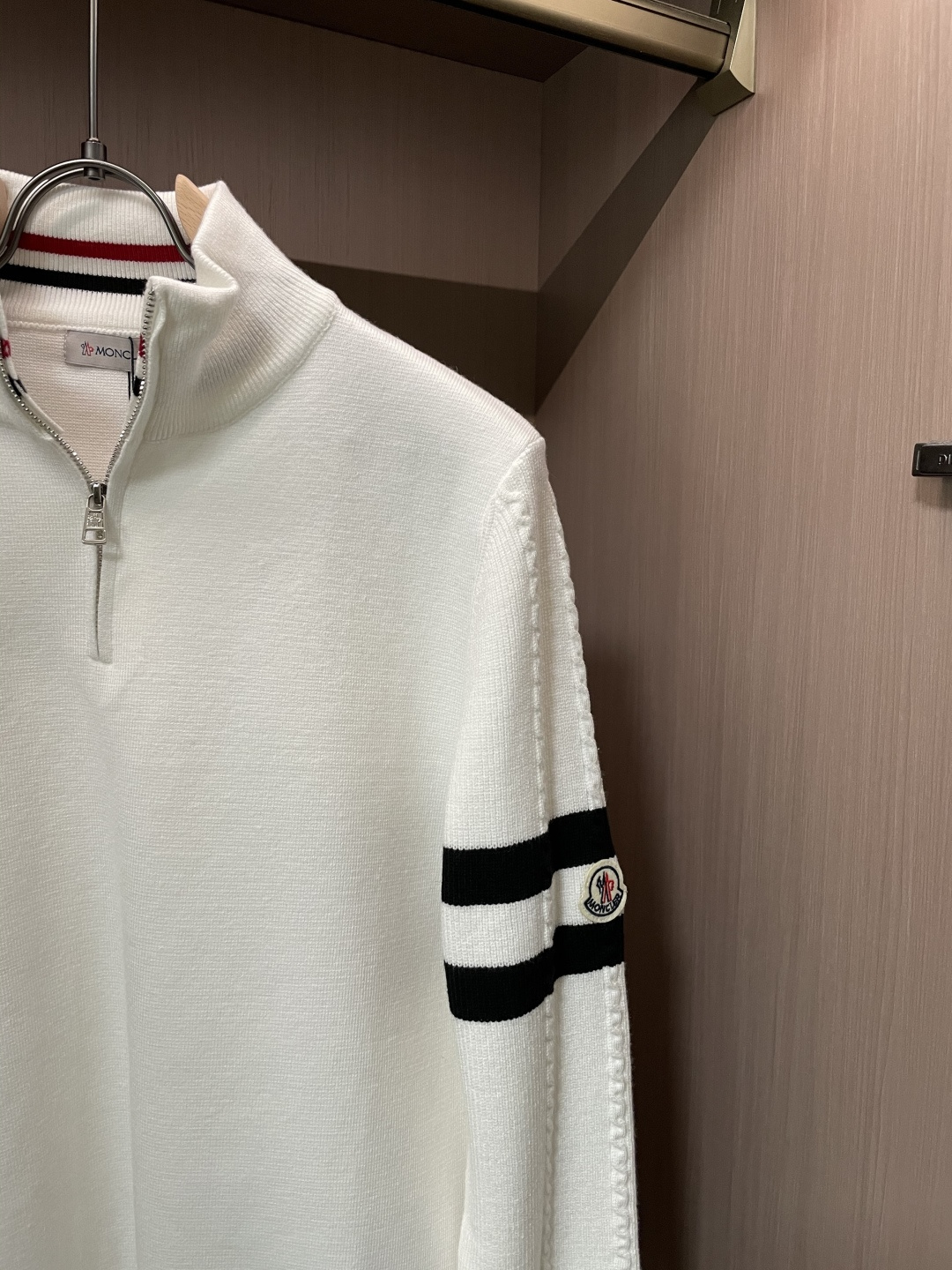 蒙口 新款针织毛衣！经典永不过时！外观简洁干净，秋日可以单穿，深冬最为内搭！定制进口高支数羊毛混纺面料，